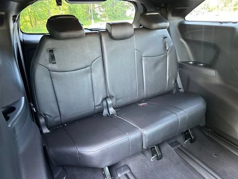 Used 2025 Toyota Sienna Platinum AWD/4WD image 42