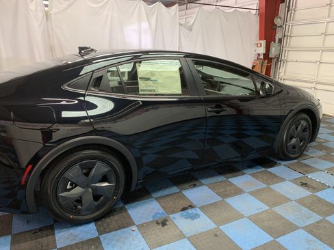 New 2026 Toyota Prius Plug-In Hybrid image 5