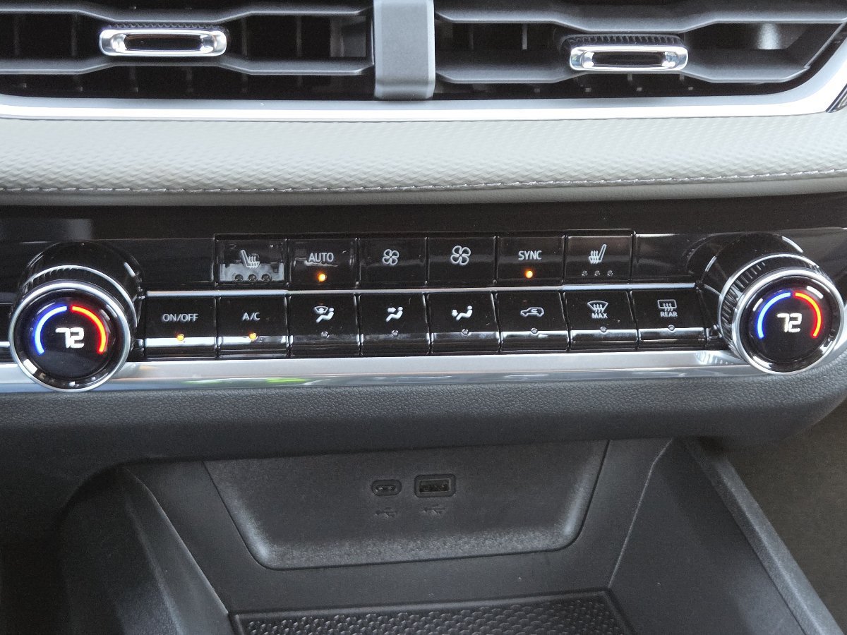New 2027 Chevrolet Equinox LT w/ Convenience Package II FWD image 38