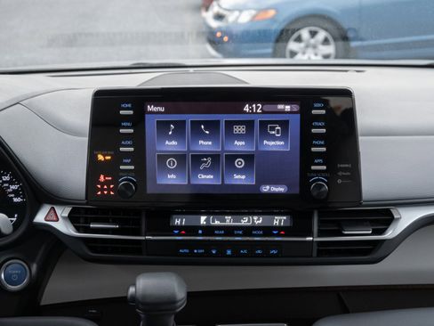 Used 2024 Toyota Sienna LE image 25