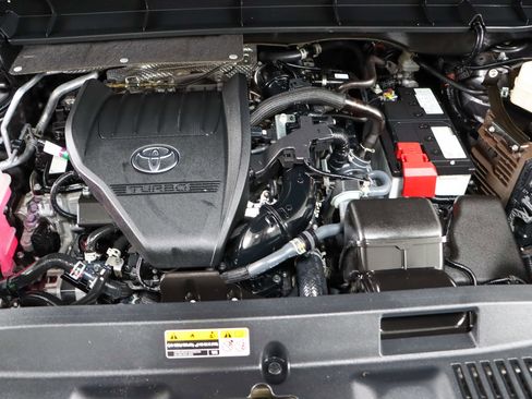 Used 2024 Toyota Highlander Limited image 35