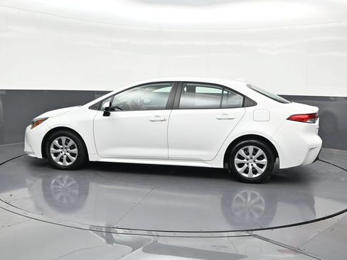 Used 2023 Toyota Corolla LE FWD image 2