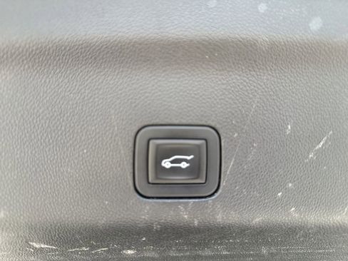 Used 2025 Chevrolet Suburban High Country AWD/4WD image 18