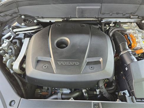 Certified 2025 Volvo XC90 T8 Plus w/ Protection Package Premier image 34