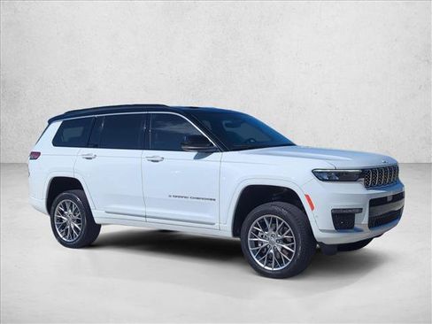 Used 2025 Jeep Grand Cherokee L Summit AWD/4WD image 3