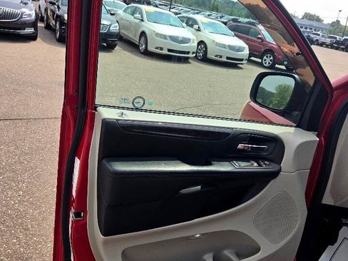 Used 2013 Dodge Grand Caravan SXT image 10