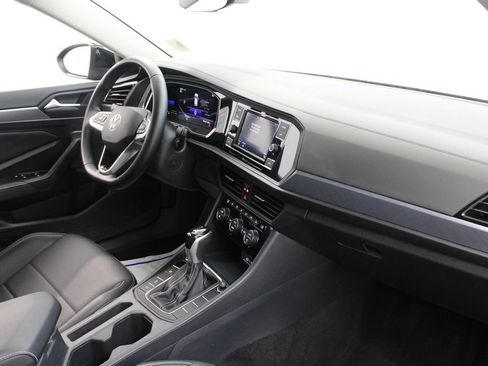 Certified 2023 Volkswagen Jetta SE FWD image 24