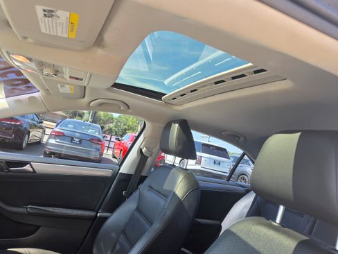Used 2017 Volkswagen Jetta SE FWD image 8