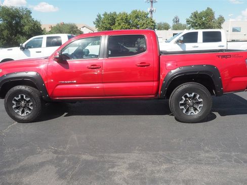 Used 2018 Toyota Tacoma TRD Off-Road w/ Technology Package image 8