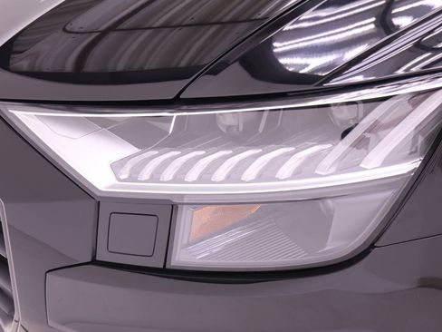 Certified 2023 Audi Q8 Prestige w/ Prestige Package image 25