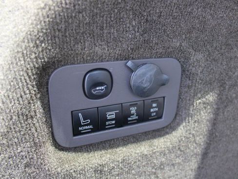 Used 2018 Lincoln MKT AWD w/ Technology Package image 34