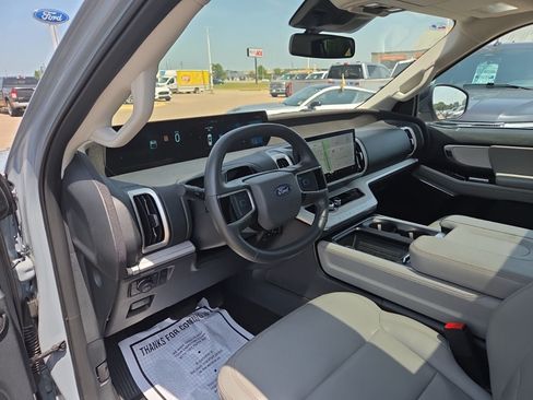 Used 2025 Ford Expedition Active AWD/4WD image 11