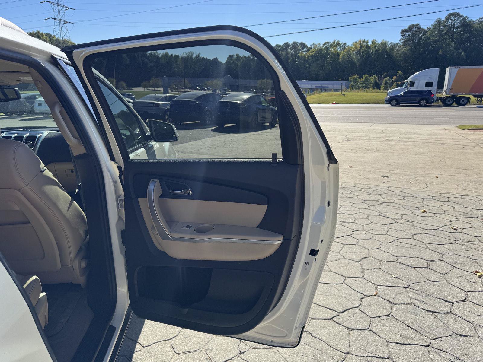 Used 2010 GMC Acadia SLT FWD image 14