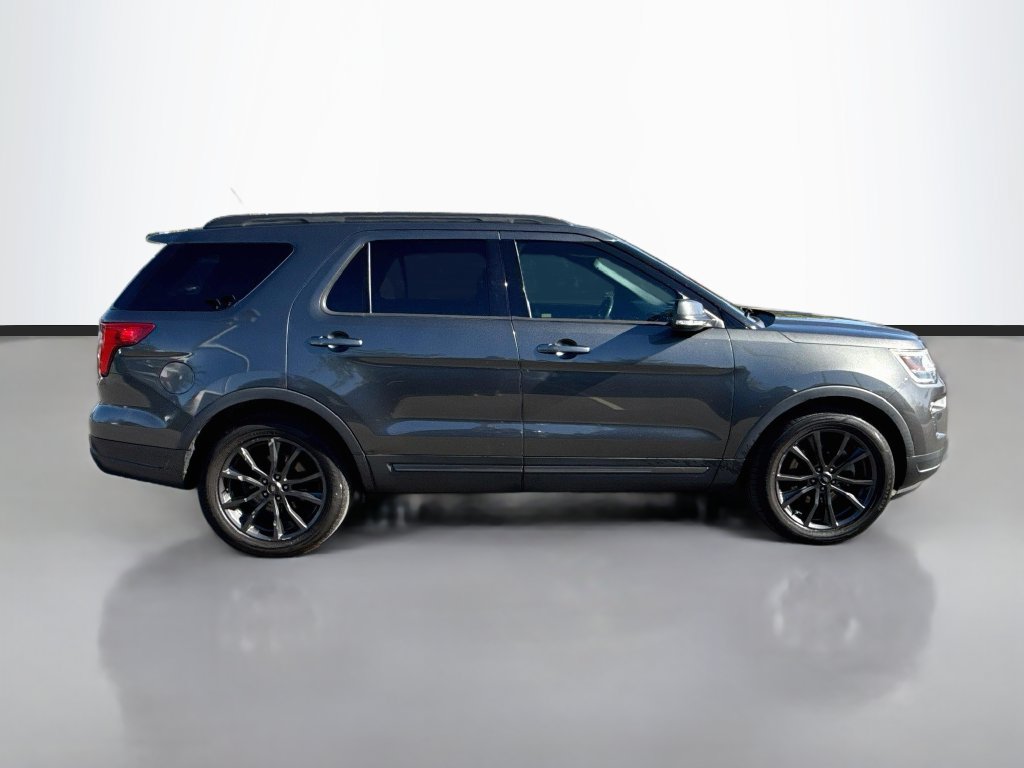 Used 2018 Ford Explorer XLT w/ Equipment Group 202A FWD image 8