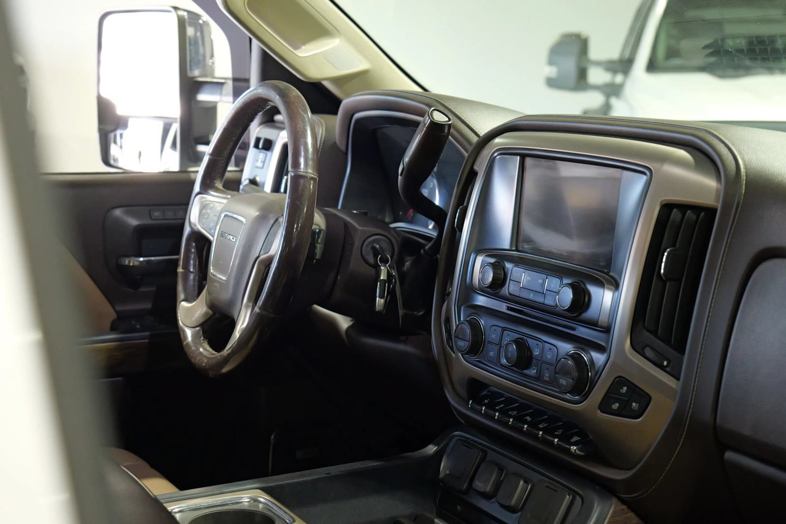 Used 2018 GMC Sierra 2500 Denali w/ Duramax Plus Package AWD/4WD image 13