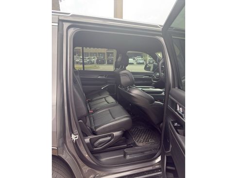 Used 2023 Jeep Wagoneer Series II image 6