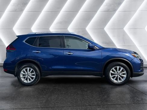 Used 2018 Nissan Rogue SV image 6