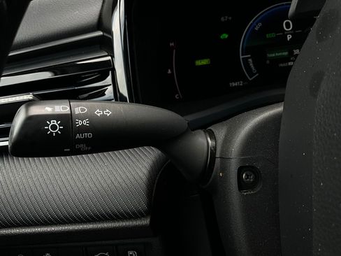 Used 2025 Toyota Camry SE image 35