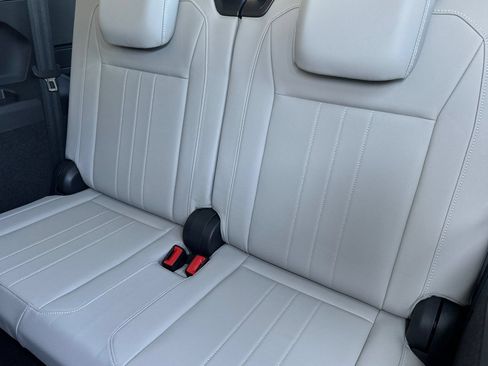 Used 2023 Volkswagen Tiguan SE FWD image 15