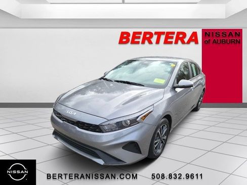 Used 2024 Kia Forte LXS w/ LXS Technology Package image 4