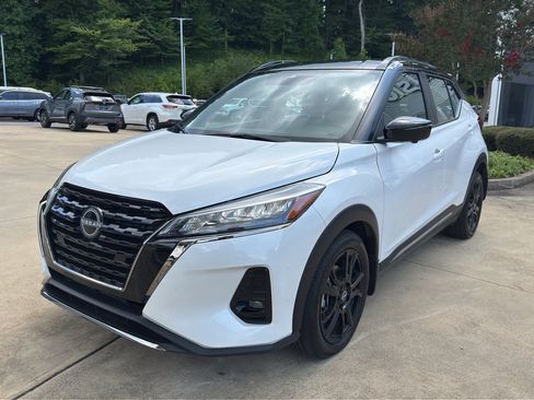 Certified 2024 Nissan Kicks SR w/ SR Premium Package FWD image 7