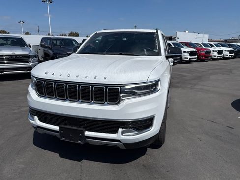 Used 2024 Jeep Wagoneer Series II w/ Flexible Seating Group AWD/4WD image 4
