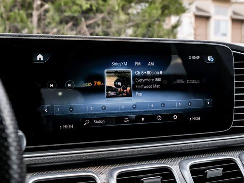 Used 2021 Mercedes-Benz GLS 580 4MATIC image 35