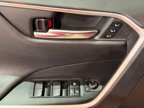 Used 2019 Toyota RAV4 Limited w/ Cold Weather Package AWD/4WD image 16