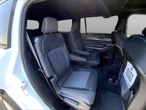 Used 2025 Jeep Grand Cherokee L Laredo w/ Luxury Tech Group I RWD image 20