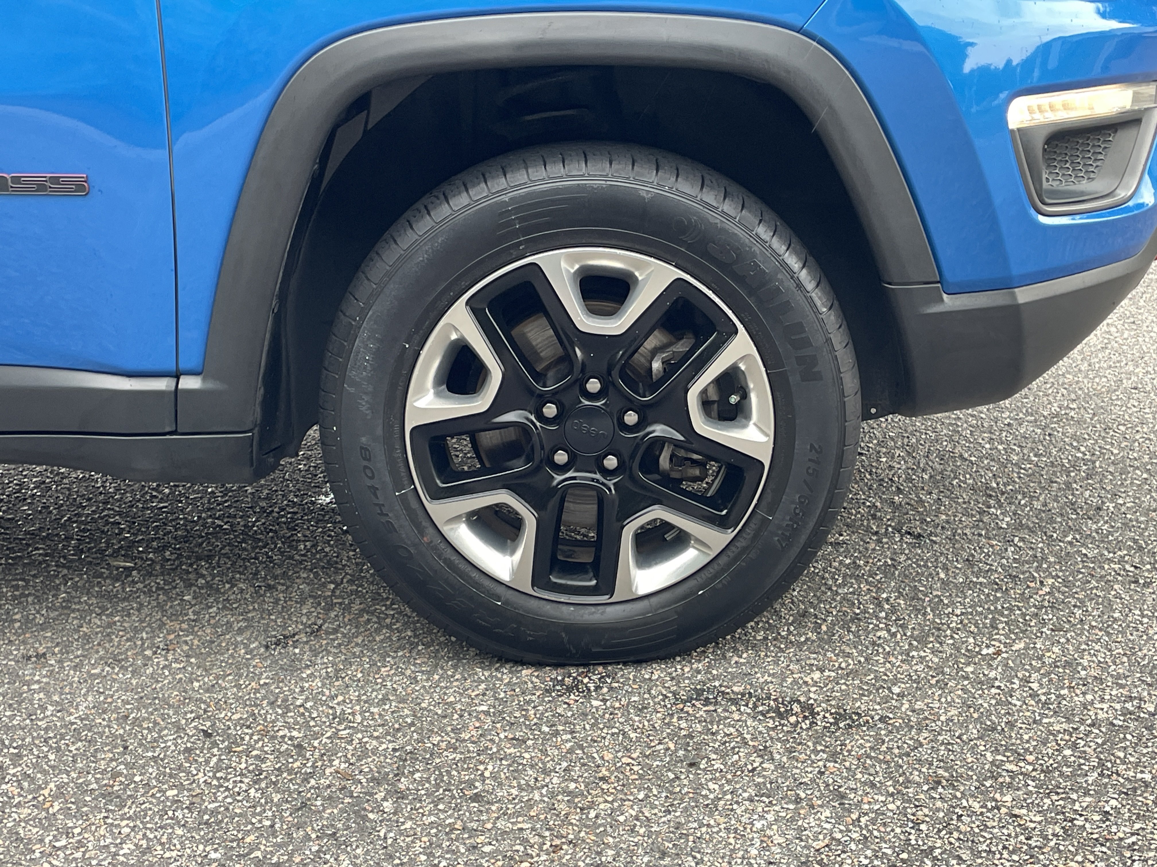 Used 2017 Jeep Compass Trailhawk w/ Popular Equipment Group AWD/4WD image 11