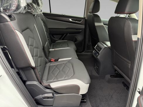 New 2026 Volkswagen Atlas Peak Edition image 13