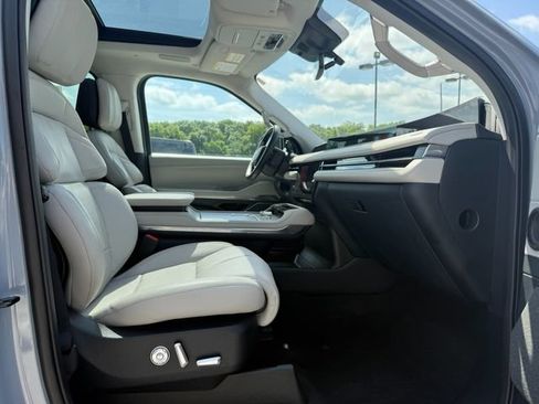 Used 2025 Lincoln Navigator L Reserve AWD/4WD image 9