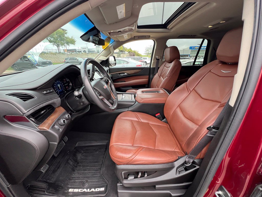 Used 2017 Cadillac Escalade Luxury AWD/4WD image 18