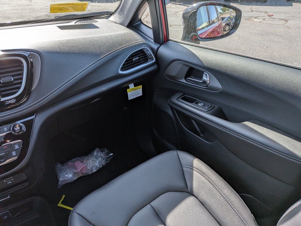 New 2027 Chrysler Pacifica Select AWD/4WD image 19