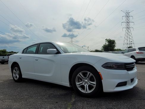 Used 2022 Dodge Charger SXT RWD image 2