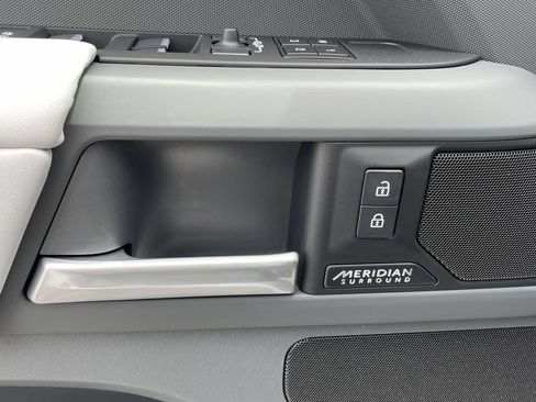 New 2026 Land Rover Defender 110 X-Dynamic SE AWD/4WD image 33