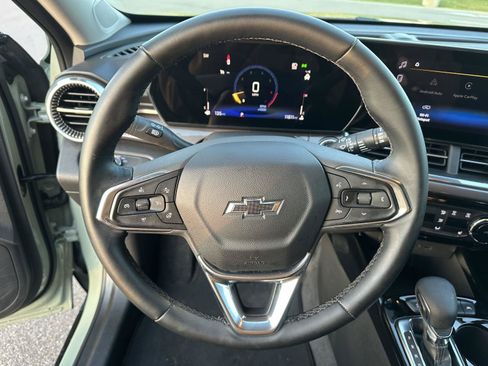 Used 2025 Chevrolet Trax ACTIV w/ Driver Confidence Package FWD image 24