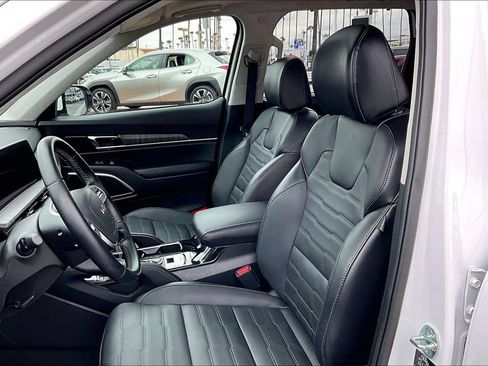 Used 2025 Kia Telluride SX Prestige AWD/4WD image 16