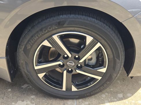 Certified 2024 Nissan Sentra SV FWD image 30