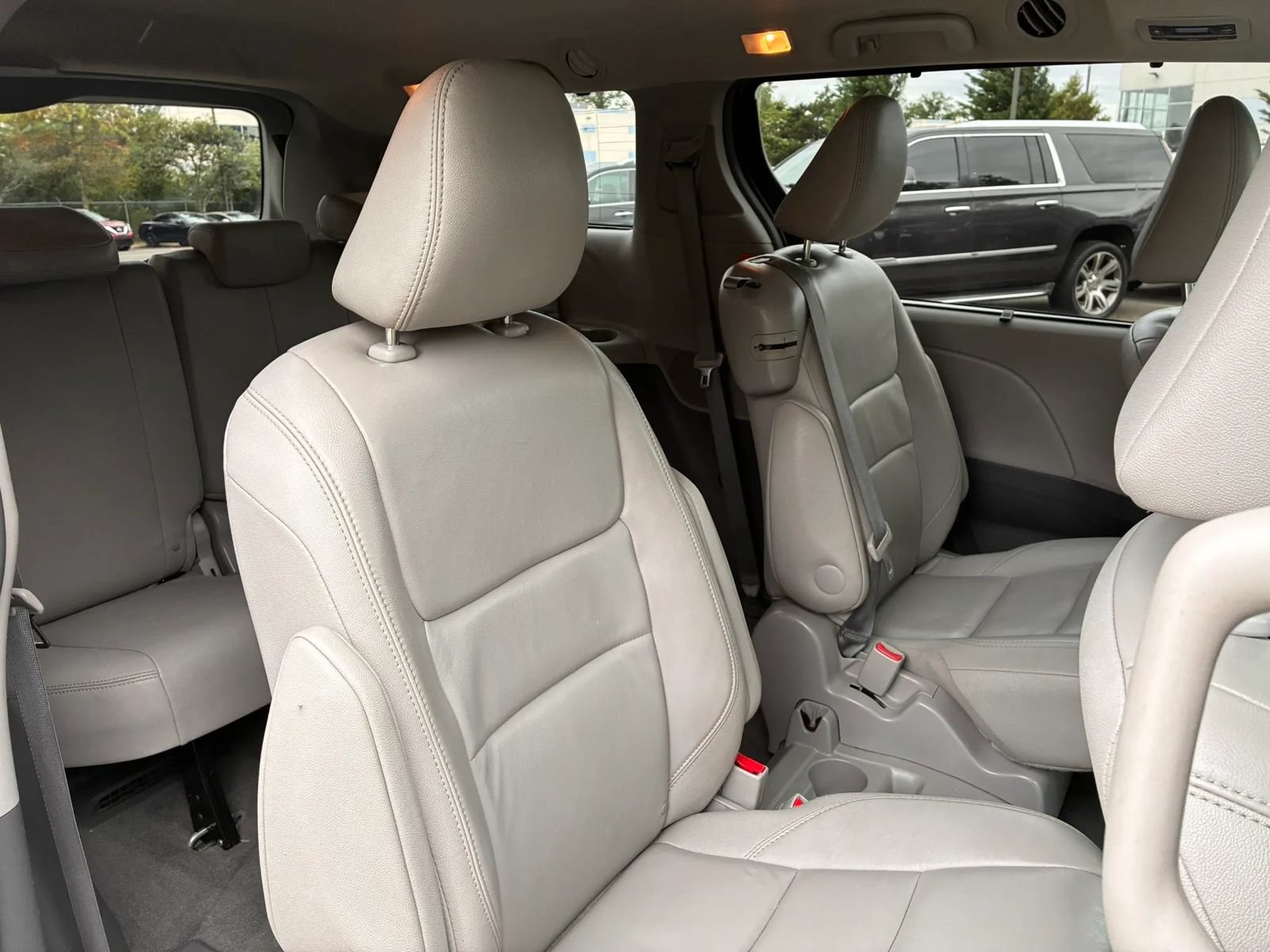 Used 2015 Toyota Sienna XLE FWD image 36