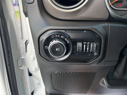 Used 2019 Jeep Wrangler Unlimited Sport S AWD/4WD image 22