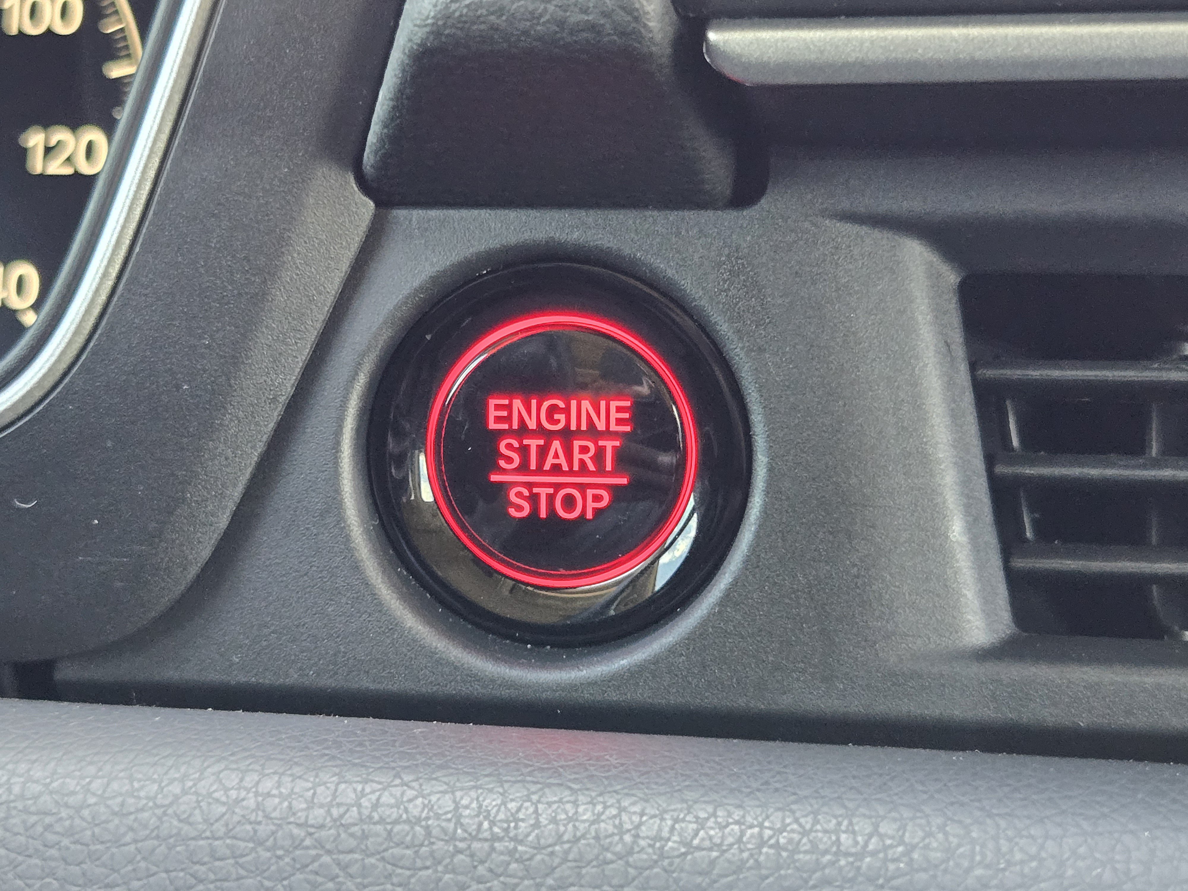 Certified 2025 Honda Pilot Touring image 21