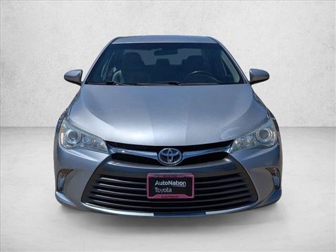 Used 2016 Toyota Camry LE FWD image 2