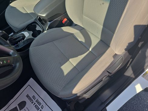 Used 2018 Hyundai Santa Fe Sport FWD image 14