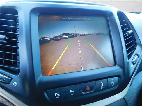 Used 2015 Jeep Cherokee Limited w/ Luxury Group AWD/4WD image 20