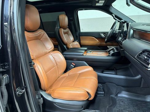 Used 2019 Lincoln Navigator L Reserve image 41