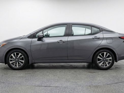 Used 2025 Nissan Versa SV image 5