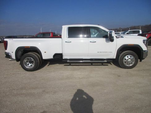 New 2026 GMC Sierra 3500 SLT w/ SLT Premium Package AWD/4WD image 2