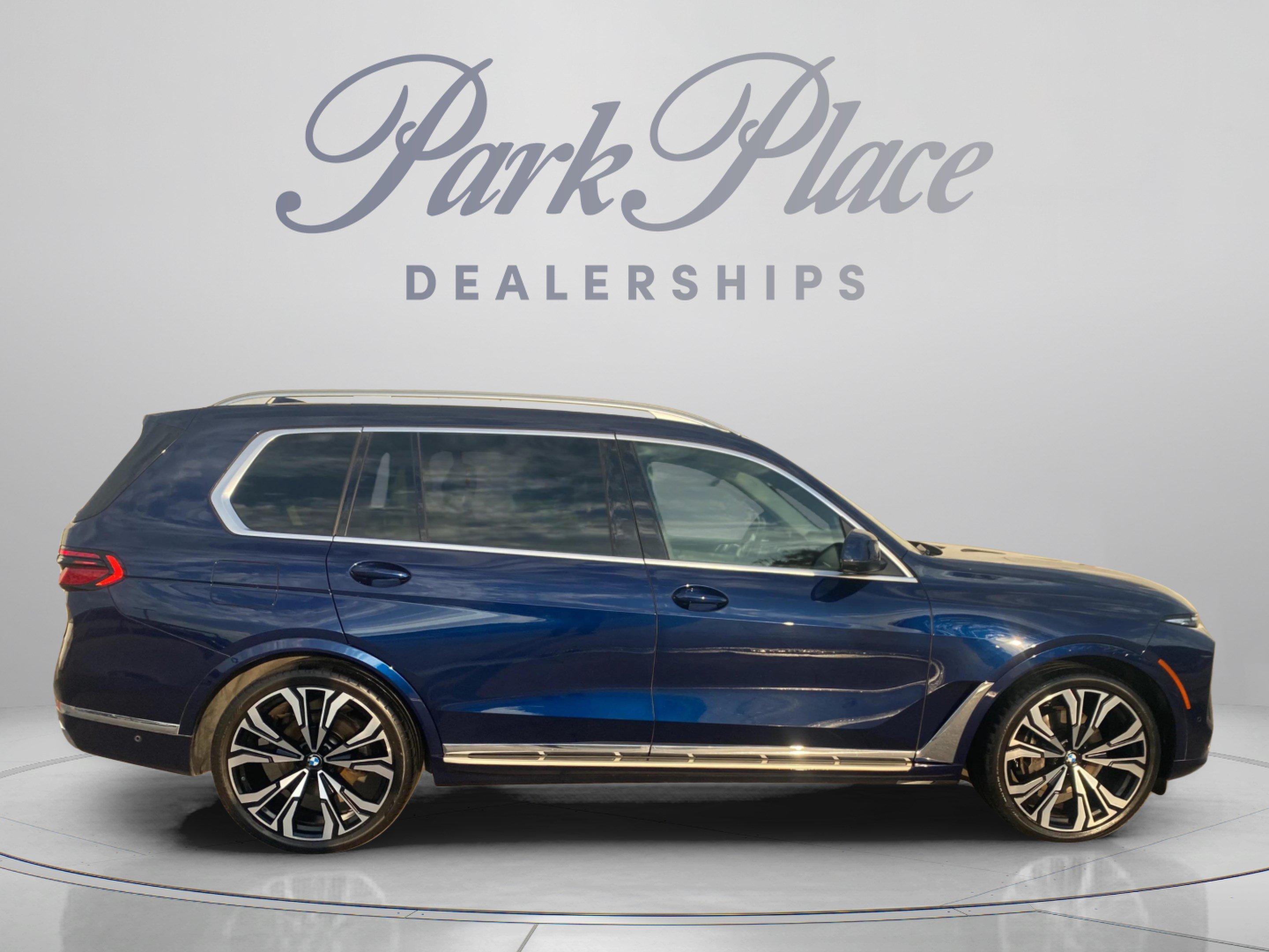 Used 2024 BMW X7 xDrive40i w/ Premium Package AWD/4WD image 7