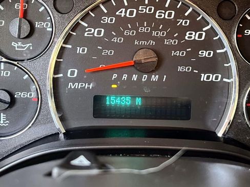 Used 2024 Chevrolet Express 2500 w/ Driver Convenience Package image 28